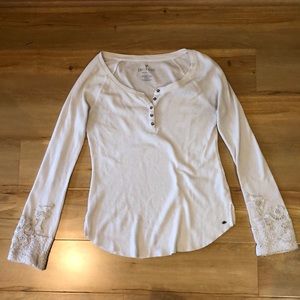 White long sleeve ribbed shirt